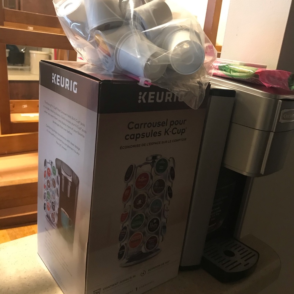 Keurig; dispensing/ coffees/ hot cocoa - Picture 3 of 3